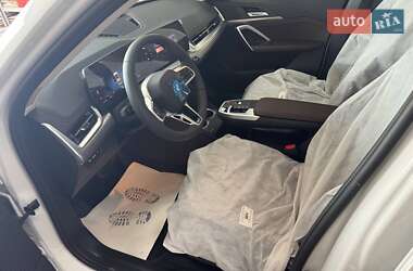 Внедорожник / Кроссовер BMW iX1 2025 в 