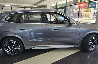 Позашляховик / Кросовер BMW iX1 2023 в 