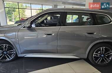 Позашляховик / Кросовер BMW iX1 2023 в 
