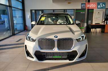 Позашляховик / Кросовер BMW iX1 2025 в 