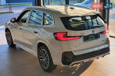 Позашляховик / Кросовер BMW iX1 2025 в 