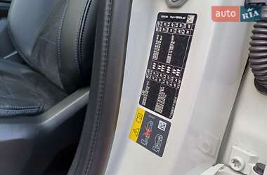 Позашляховик / Кросовер BMW iX1 2024 в 