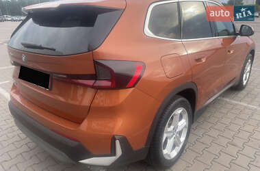 Позашляховик / Кросовер BMW iX1 2024 в 