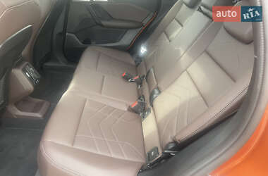 Позашляховик / Кросовер BMW iX1 2024 в 