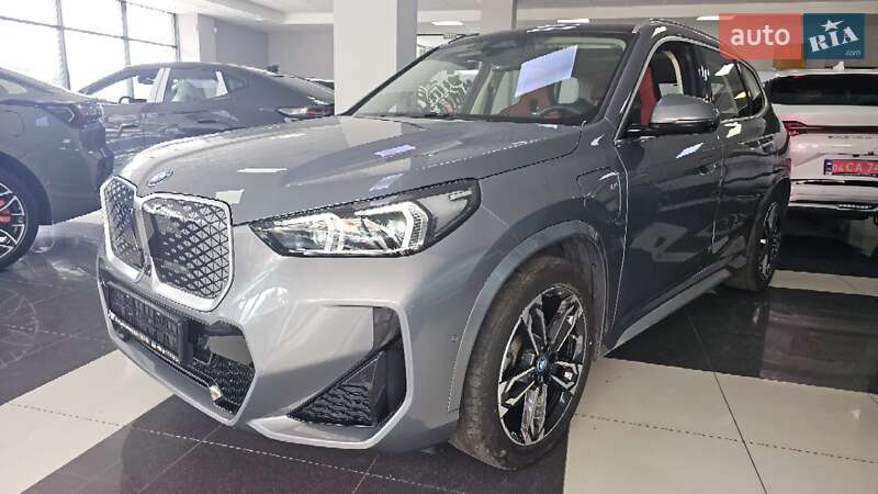 Позашляховик / Кросовер BMW iX1 2023 в 