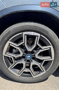 Внедорожник / Кроссовер BMW iX1 2023 в 