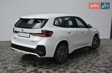 Позашляховик / Кросовер BMW iX1 2024 в 