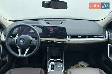 Внедорожник / Кроссовер BMW iX1 2023 в 