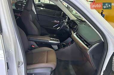 Внедорожник / Кроссовер BMW iX1 2023 в 