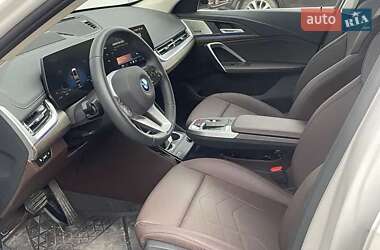 Внедорожник / Кроссовер BMW iX1 2023 в 