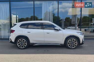 Внедорожник / Кроссовер BMW iX1 2023 в 