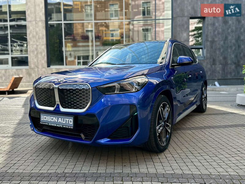 BMW iX1 2024