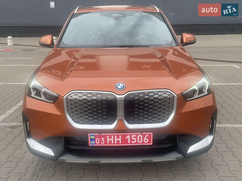 Внедорожник / Кроссовер BMW iX1 2024 в 