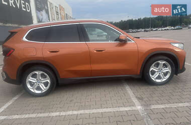 Внедорожник / Кроссовер BMW iX1 2024 в 