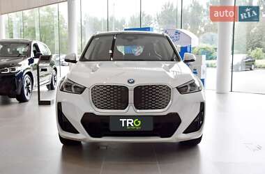 Внедорожник / Кроссовер BMW iX1 2023 в 