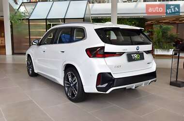 Внедорожник / Кроссовер BMW iX1 2023 в 