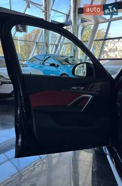 Позашляховик / Кросовер BMW iX1 2023 в 