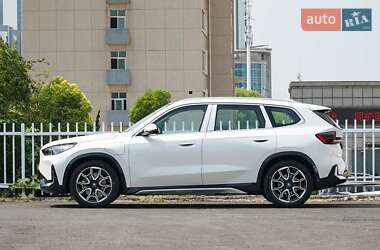 Внедорожник / Кроссовер BMW iX1 2023 в 