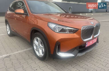 Позашляховик / Кросовер BMW iX1 2024 в 