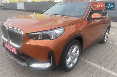 Позашляховик / Кросовер BMW iX1 2024 в 
