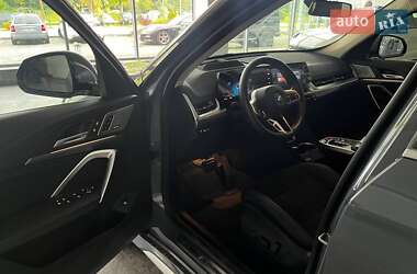 Позашляховик / Кросовер BMW iX1 2023 в 