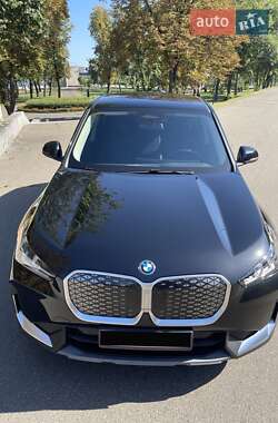 Позашляховик / Кросовер BMW iX1 2023 в 