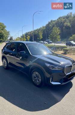 Позашляховик / Кросовер BMW iX1 2023 в 
