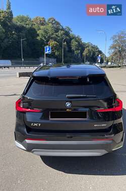 Позашляховик / Кросовер BMW iX1 2023 в 