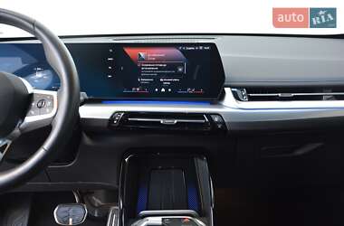 Позашляховик / Кросовер BMW iX1 2024 в 