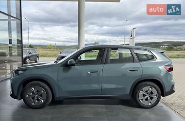Позашляховик / Кросовер BMW iX1 2024 в 