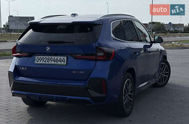 Внедорожник / Кроссовер BMW iX1 2022 в 