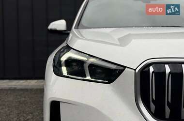 Позашляховик / Кросовер BMW iX1 2023 в 