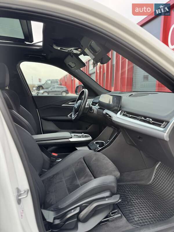 Позашляховик / Кросовер BMW iX1 2022 в Львові фото 13 Позашляховик / Кросовер BMW iX1 2022 в Львові