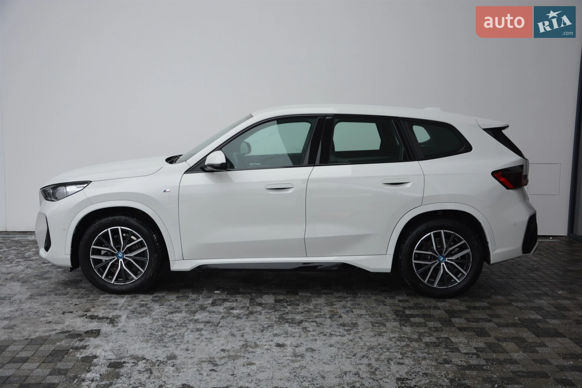2024 BMW iX1 - мініатюра 2