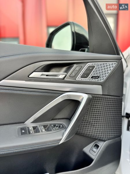 Внедорожник / Кроссовер BMW iX1 2022 в Львове