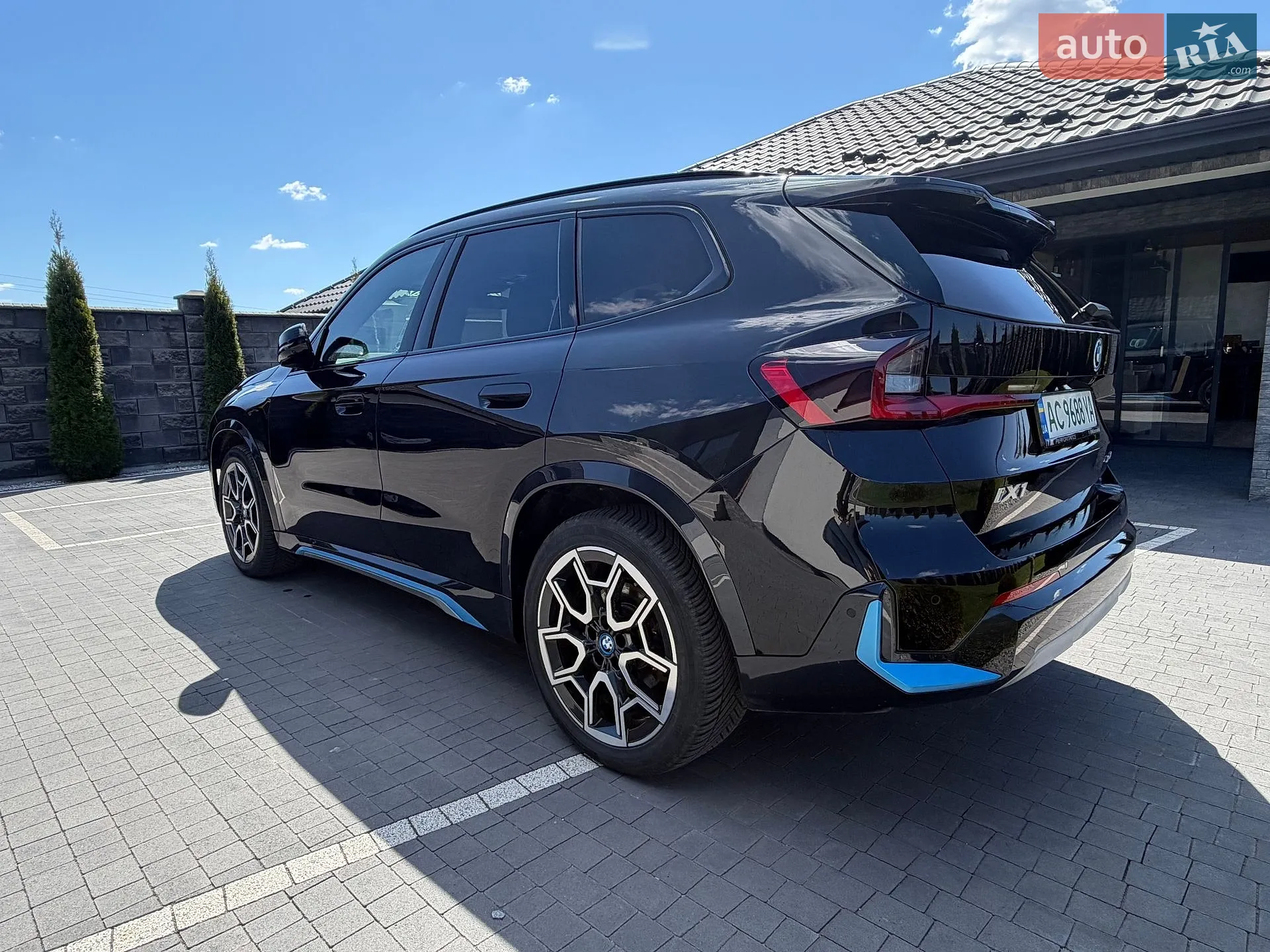 2023 BMW iX1 - мініатюра 11