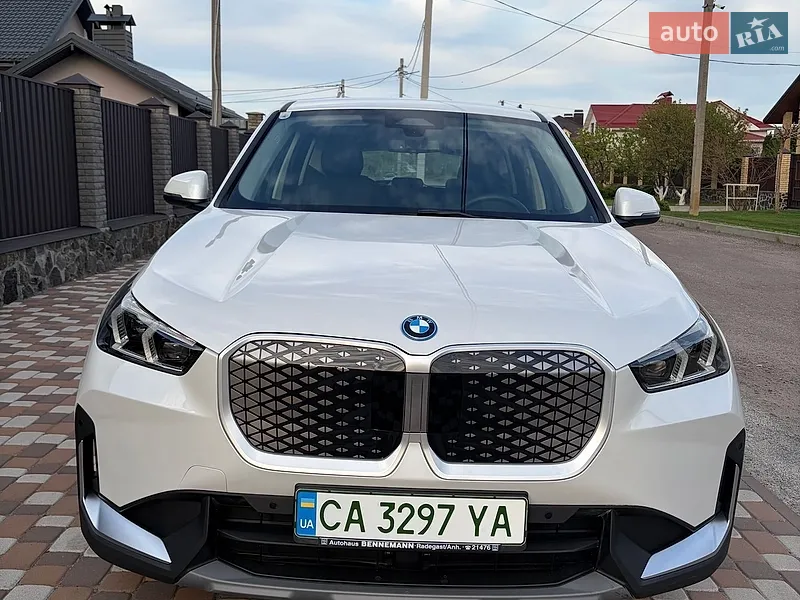 BMW iX1 2024