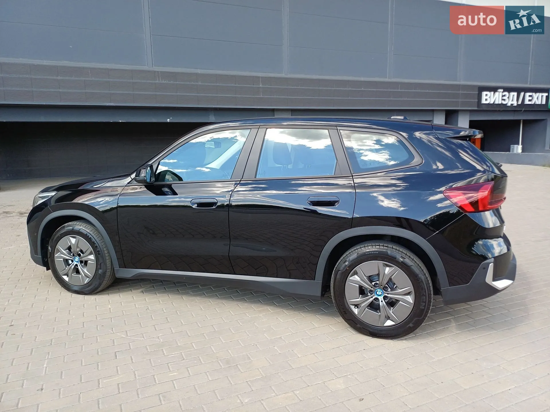 2024 BMW iX1 - мініатюра 9