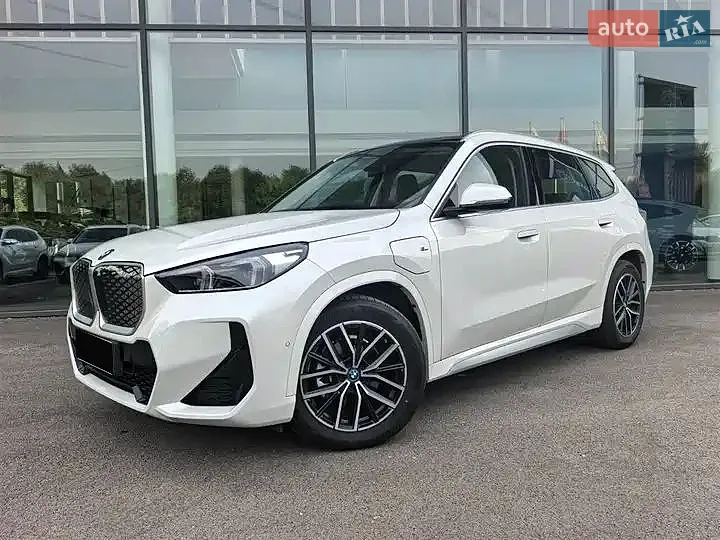 BMW iX1 2025