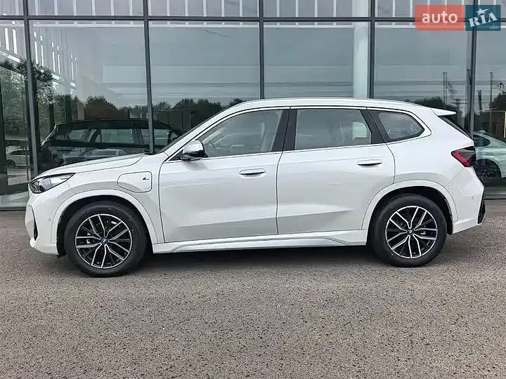 2025 BMW iX1 - мініатюра 5