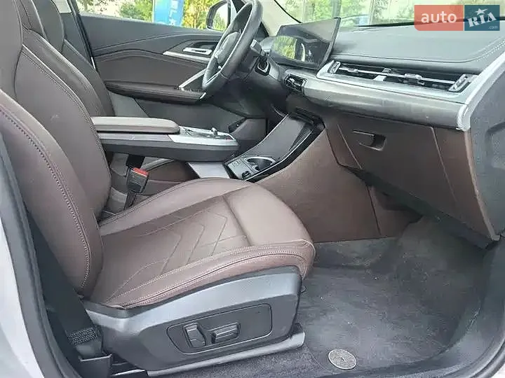 2025 BMW iX1 - мініатюра 9