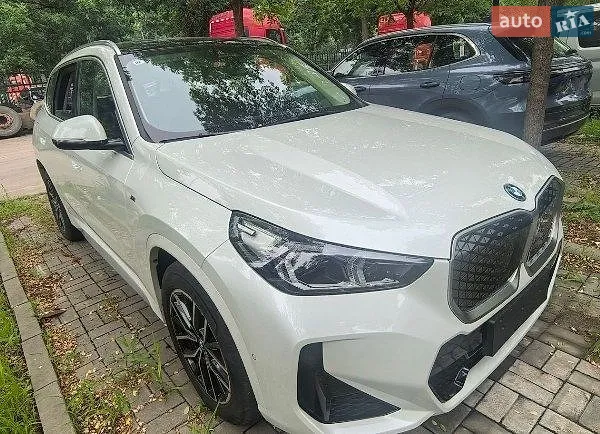 2025 BMW iX1 - фото 1