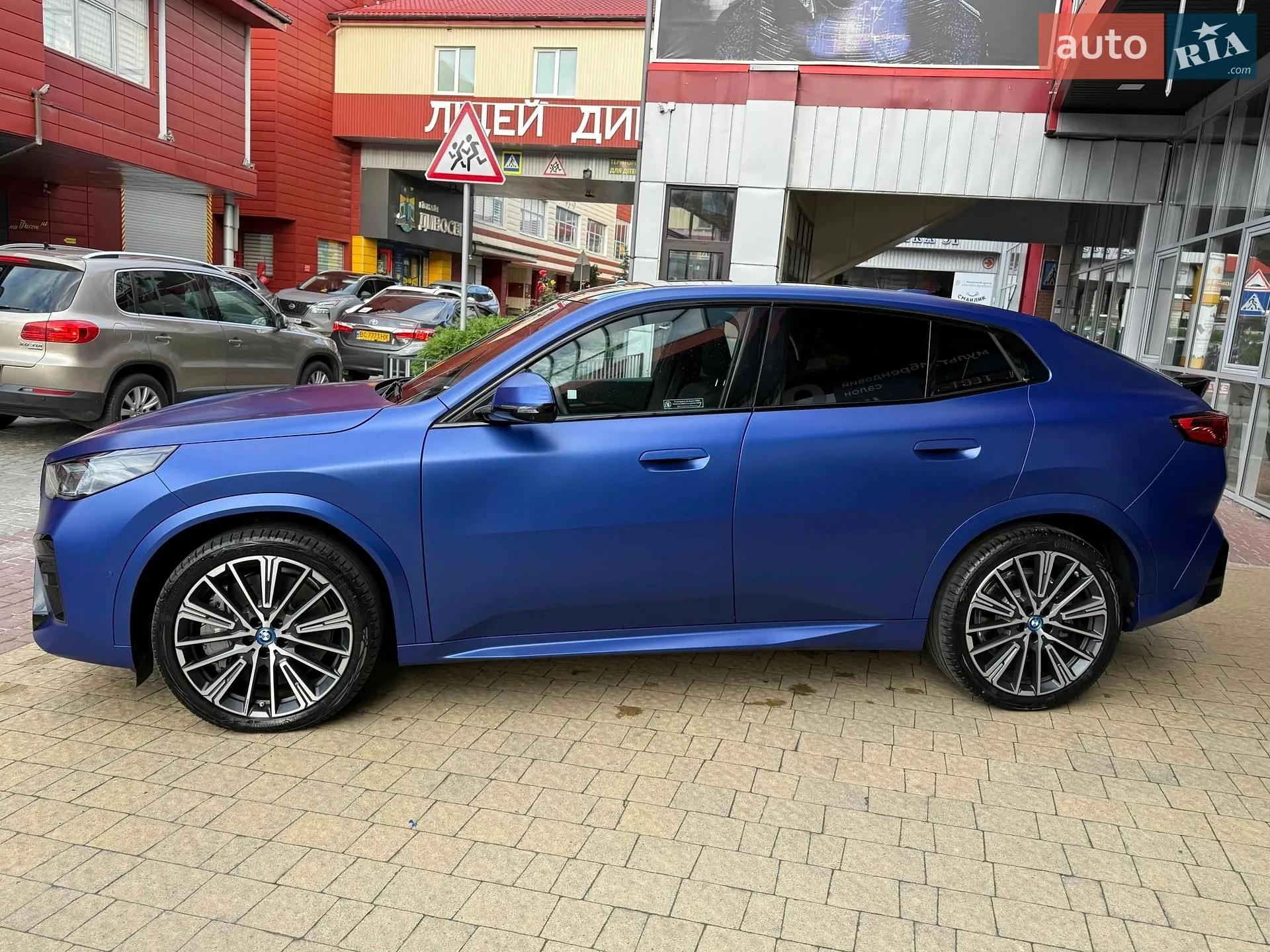 2023 BMW iX2 - мініатюра 11
