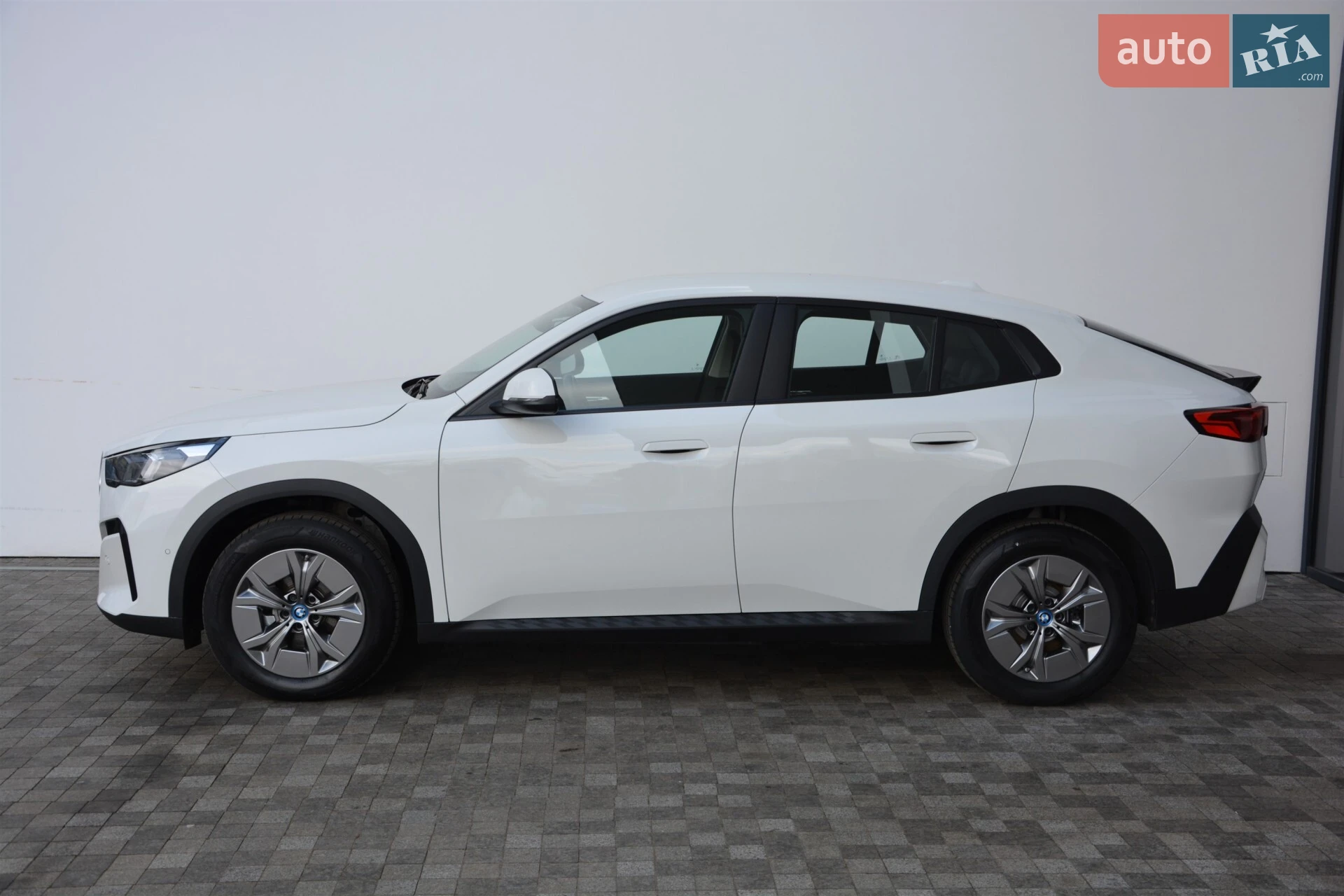 2024 BMW iX2 - мініатюра 2