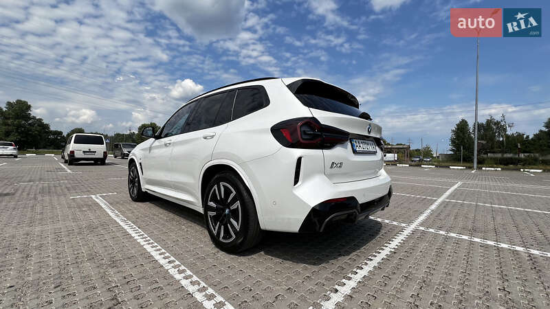 Внедорожник / Кроссовер BMW iX3 2021 в Киеве