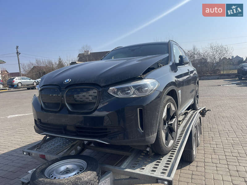 Внедорожник / Кроссовер BMW iX3 2021 в 