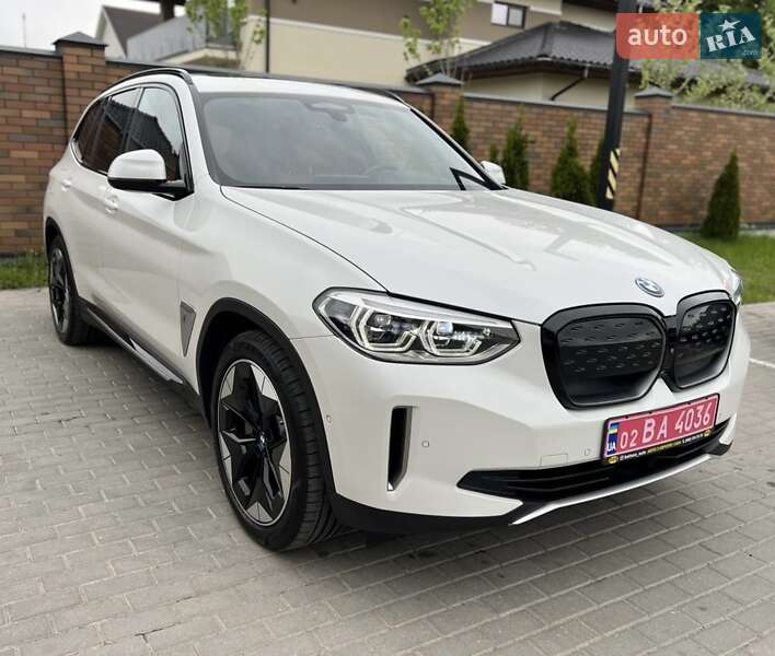 Позашляховик / Кросовер BMW iX3 2021 в 