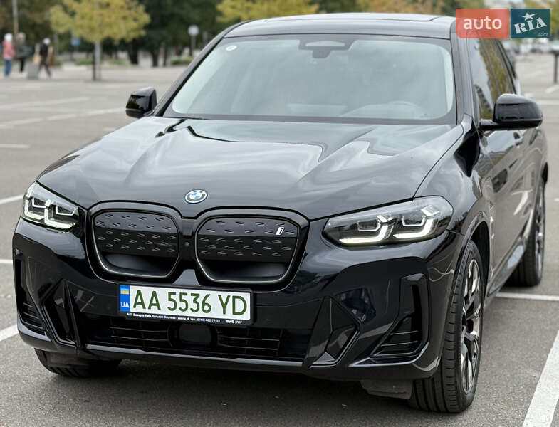 Внедорожник / Кроссовер BMW iX3 2023 в 