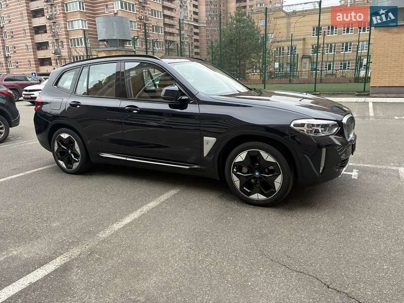 Внедорожник / Кроссовер BMW iX3 2021 в Киеве