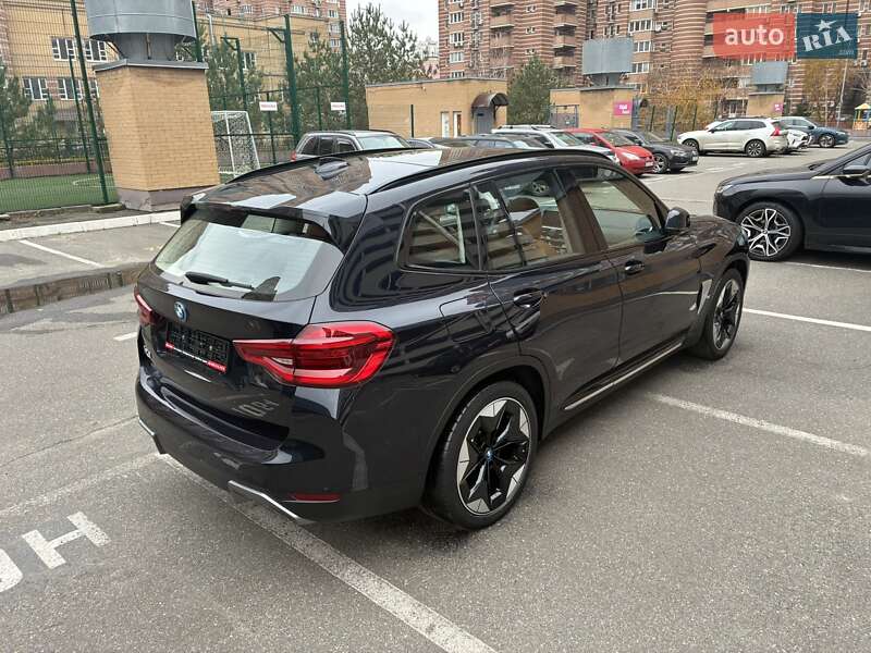 Внедорожник / Кроссовер BMW iX3 2021 в Киеве